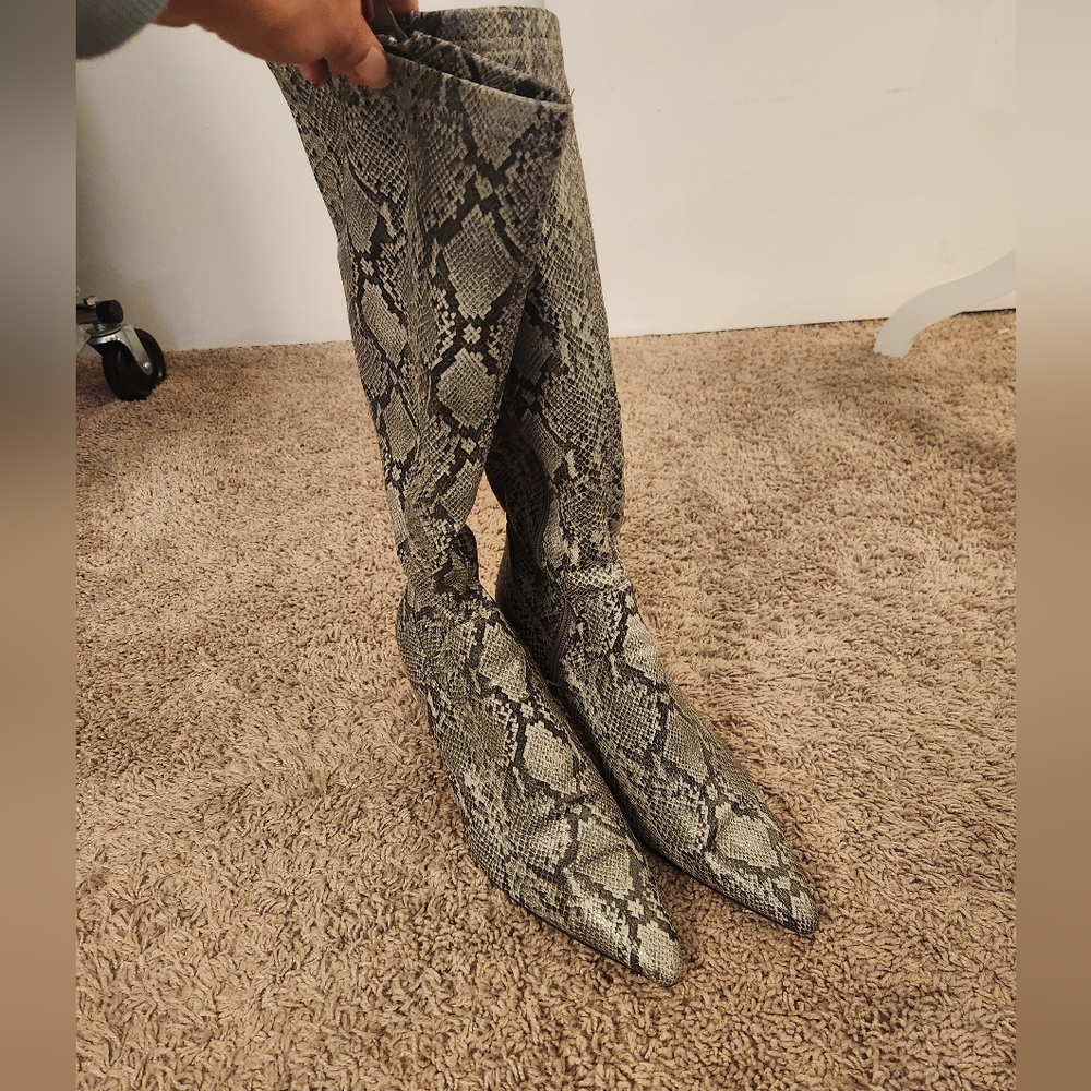Women's Gray Snake Skin Printed Boots